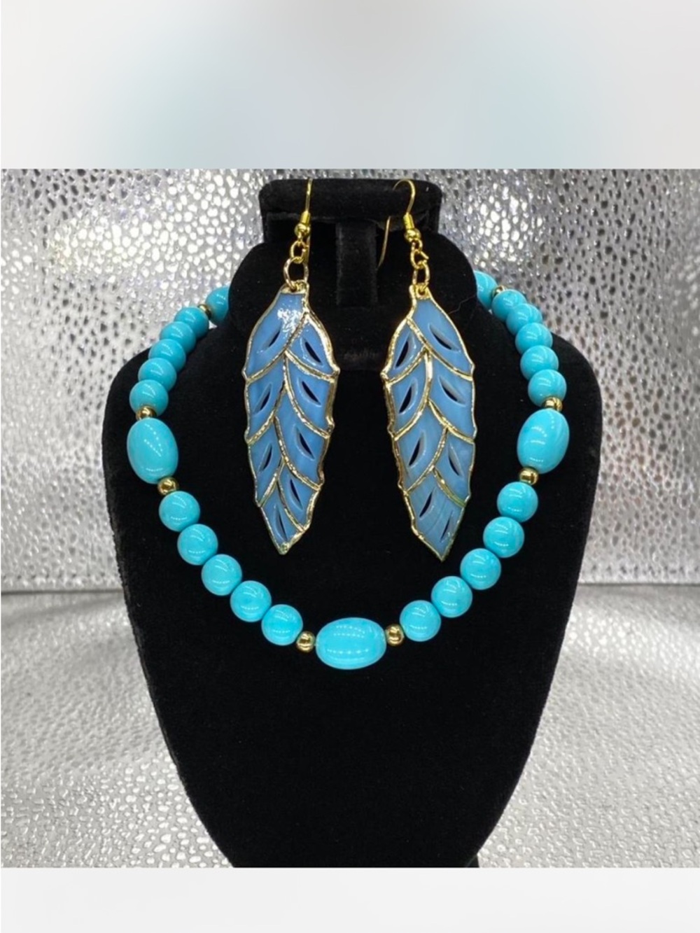***  Turquoise “  Southwestern *** Beaded Necklace / 2” Leaf Drop Earrings ^^^